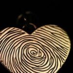 handgravyr-fingeravtryck-guld-smycke